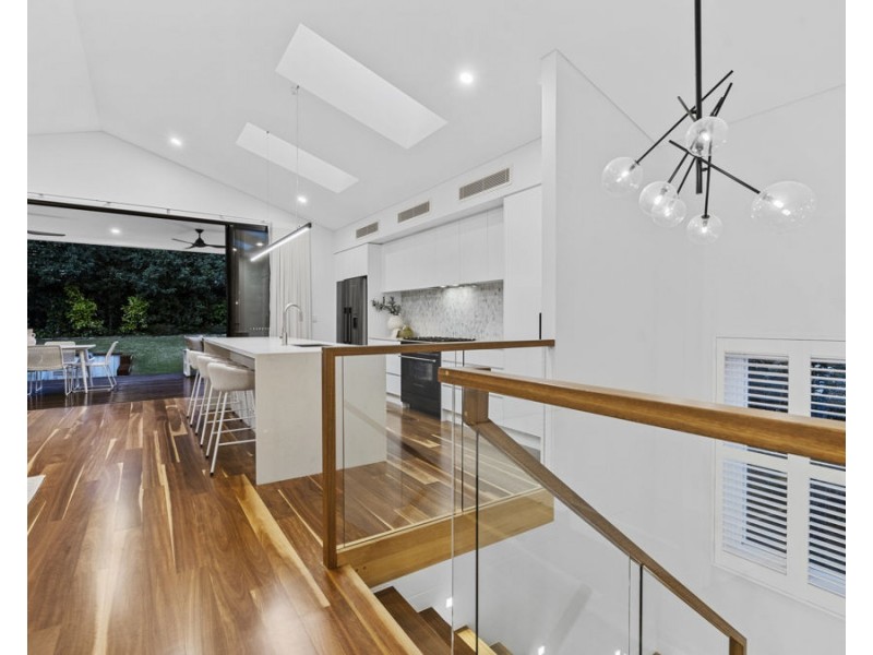 10 West Street, Coorparoo QLD 4151