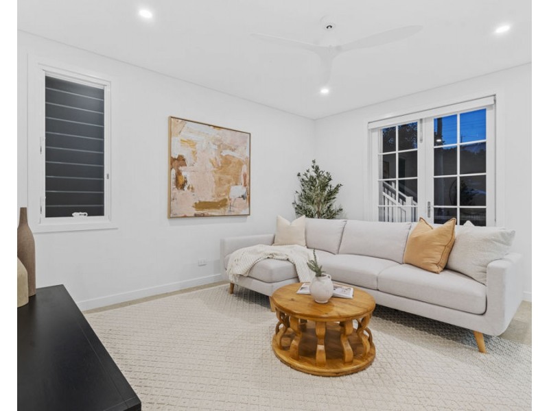 10 West Street, Coorparoo QLD 4151