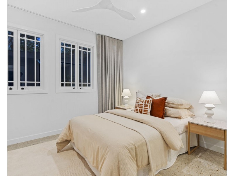 10 West Street, Coorparoo QLD 4151