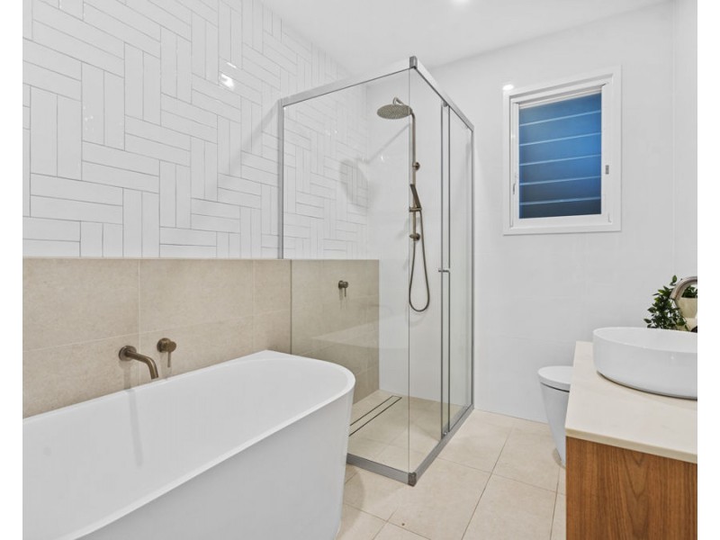 10 West Street, Coorparoo QLD 4151