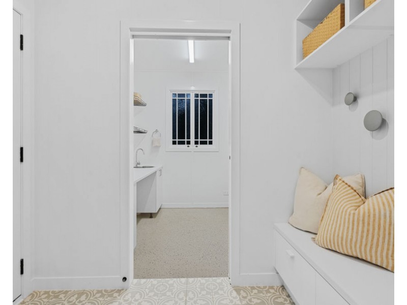 10 West Street, Coorparoo QLD 4151