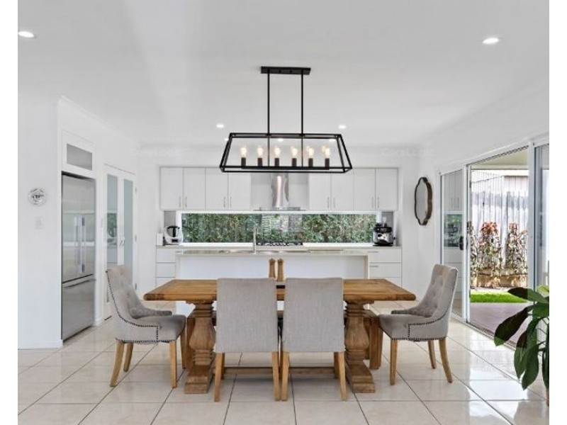 16 Acer Place, Redland Bay QLD 4165