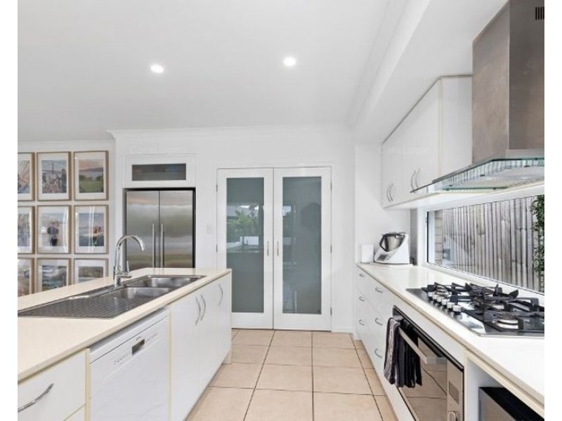 16 Acer Place, Redland Bay QLD 4165