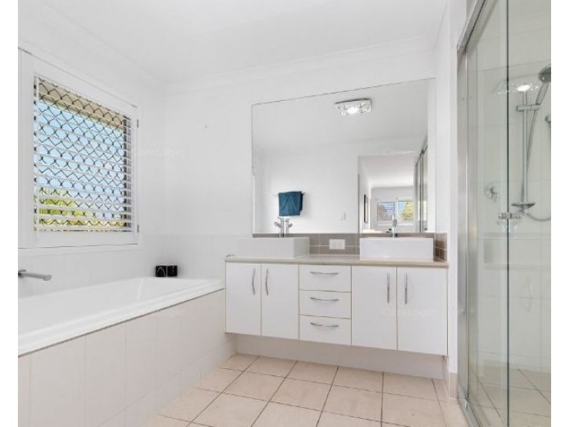 16 Acer Place, Redland Bay QLD 4165