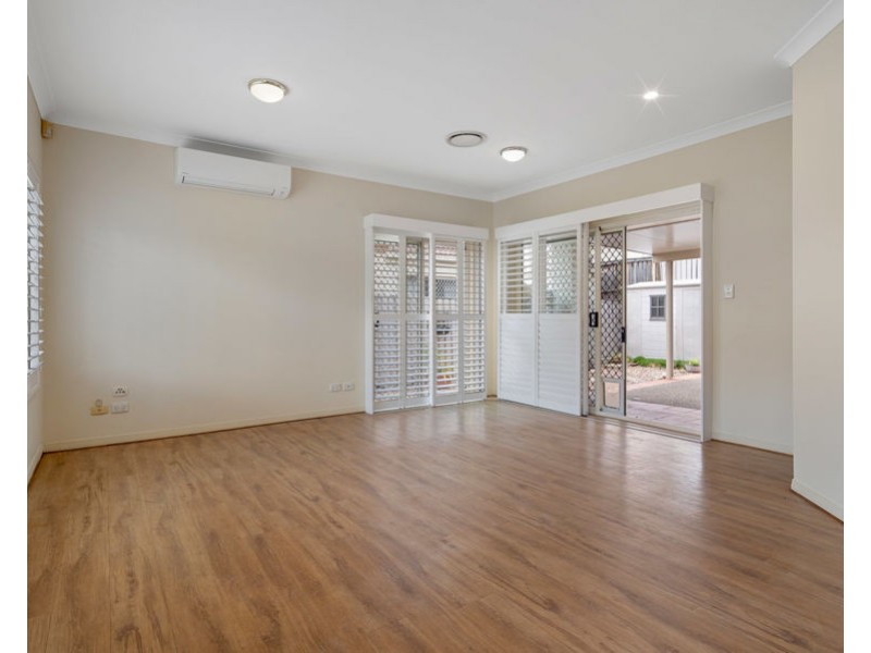 11 Flame Tree Crs, Carindale QLD 4152