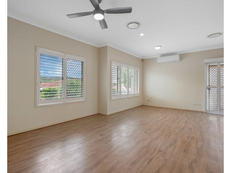 11 Flame Tree Crs, Carindale QLD 4152