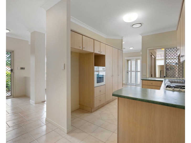 11 Flame Tree Crs, Carindale QLD 4152