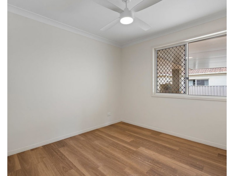 11 Flame Tree Crs, Carindale QLD 4152