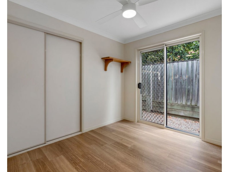 11 Flame Tree Crs, Carindale QLD 4152