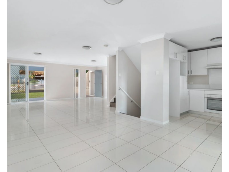 2/108 Nicholson St, Greenslopes QLD 4120