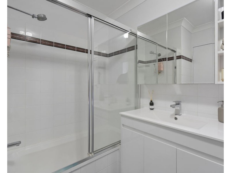 13/102 Pembroke Road, Coorparoo QLD 4151