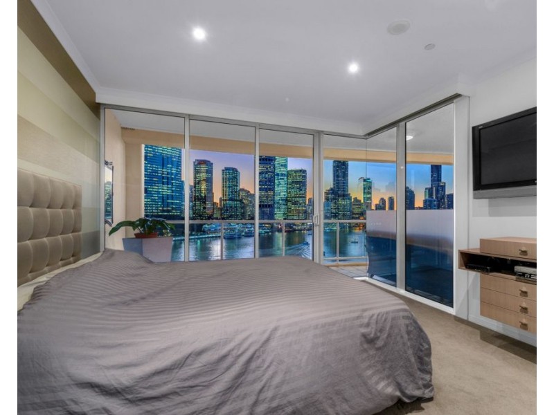 21 Pixley St, Kangaroo Point QLD 4169