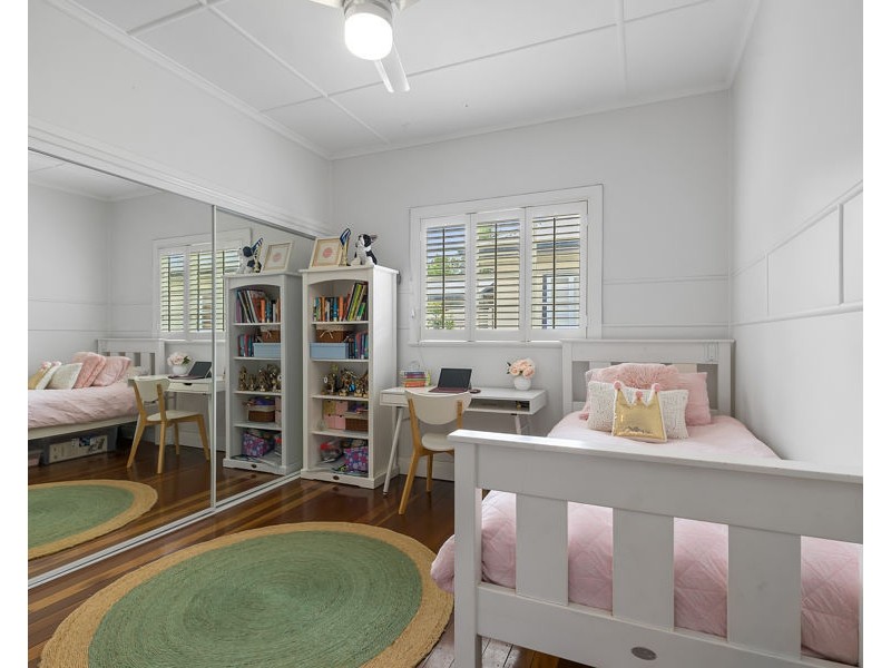 12 Murton Ave, Holland Park QLD 4121