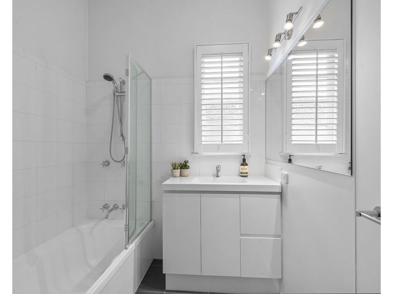 12 Murton Ave, Holland Park QLD 4121