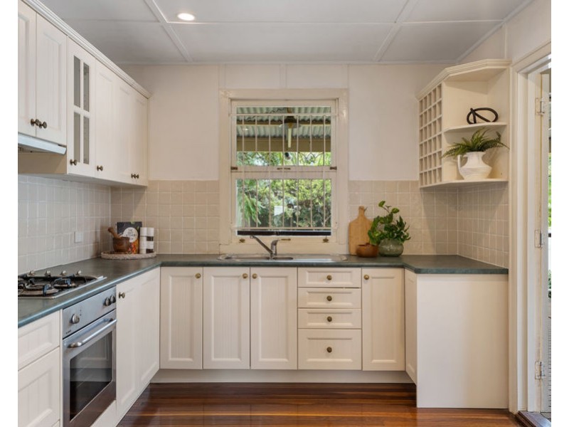 20 Brown Street, Camp Hill QLD 4152