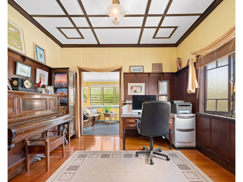 24 Raff Avenue, Holland Park QLD 4121