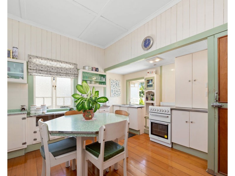 24 Raff Avenue, Holland Park QLD 4121