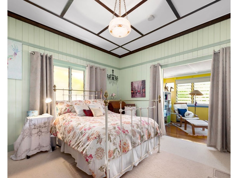 24 Raff Avenue, Holland Park QLD 4121