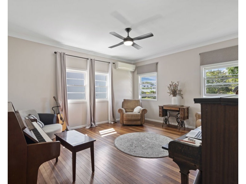 56 Framont Ave, Holland Park QLD 4121