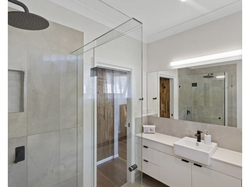 56 Framont Ave, Holland Park QLD 4121