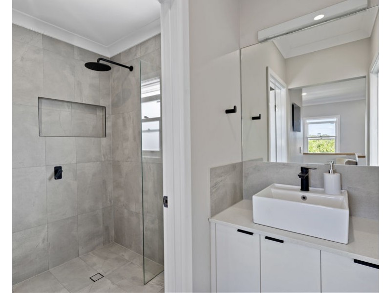 56 Framont Ave, Holland Park QLD 4121