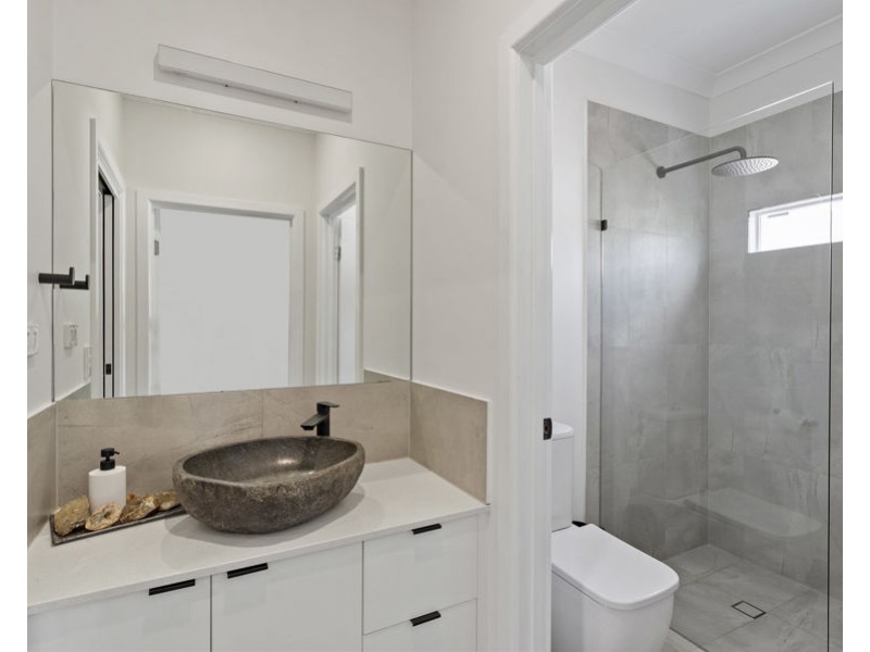 56 Framont Ave, Holland Park QLD 4121