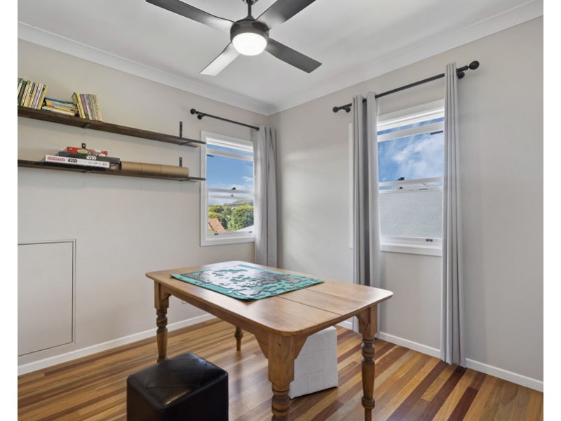 56 Framont Ave, Holland Park QLD 4121