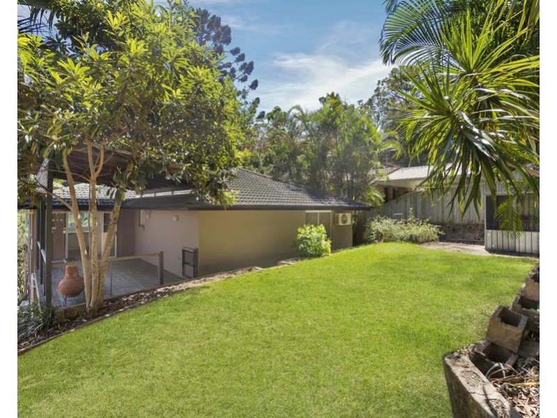 17 Flynn st, Holland Park West QLD 4121