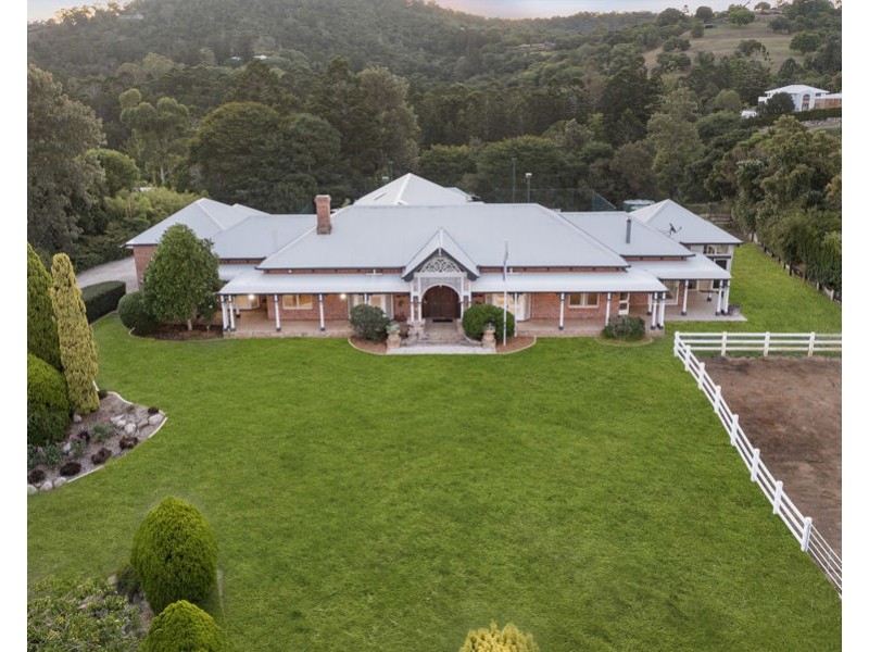 56 Nioka St, Brookfield QLD 4069