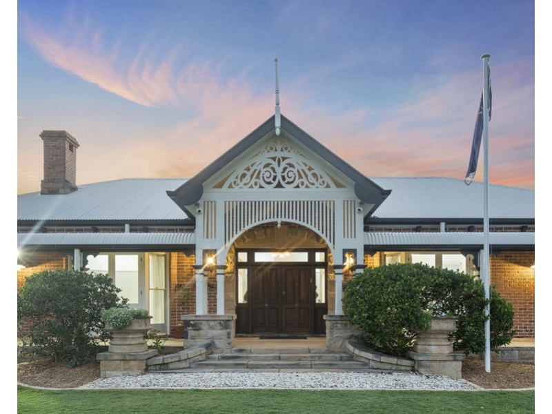 56 Nioka St, Brookfield QLD 4069