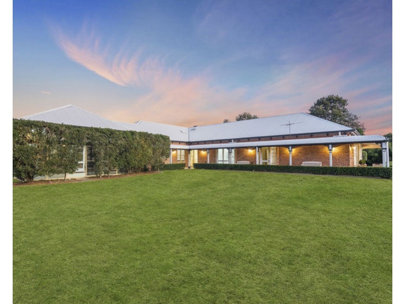 56 Nioka St, Brookfield QLD 4069
