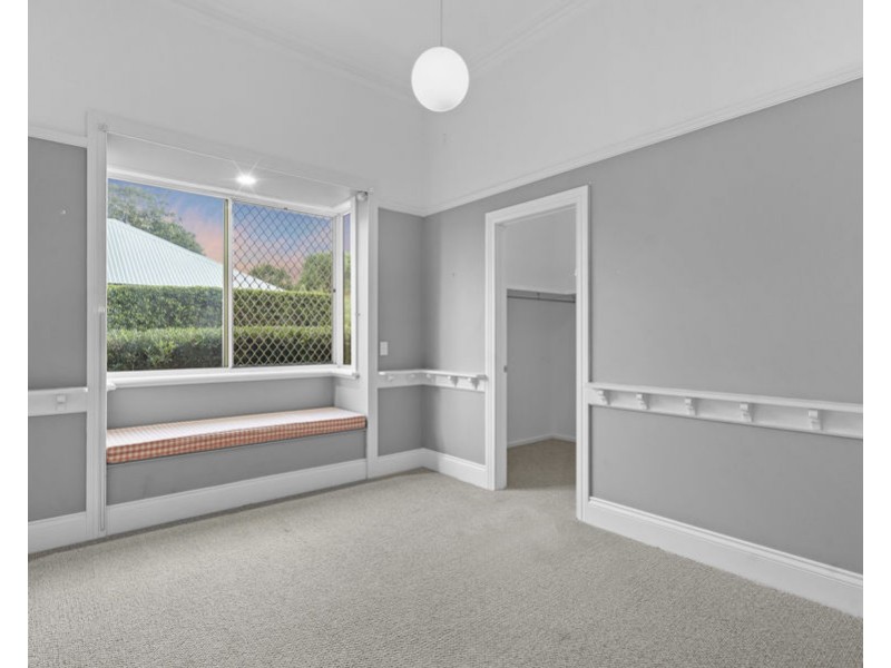 56 Nioka St, Brookfield QLD 4069