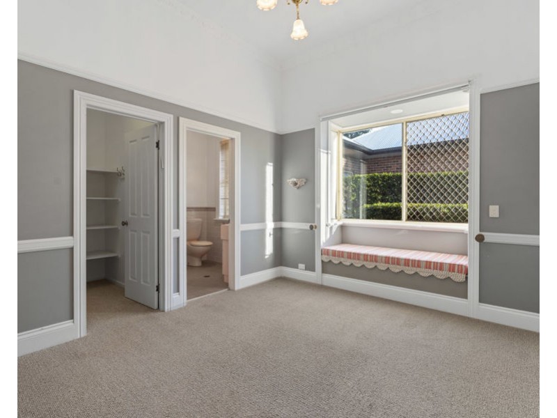 56 Nioka St, Brookfield QLD 4069
