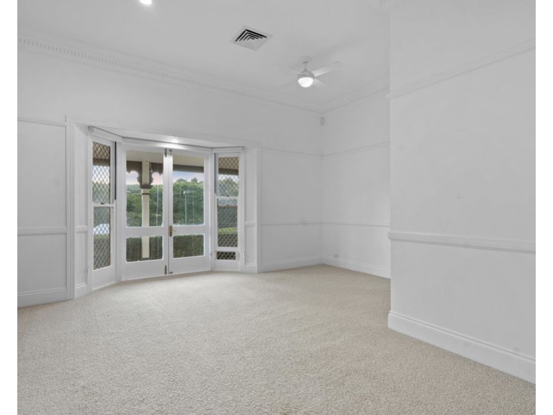 56 Nioka St, Brookfield QLD 4069