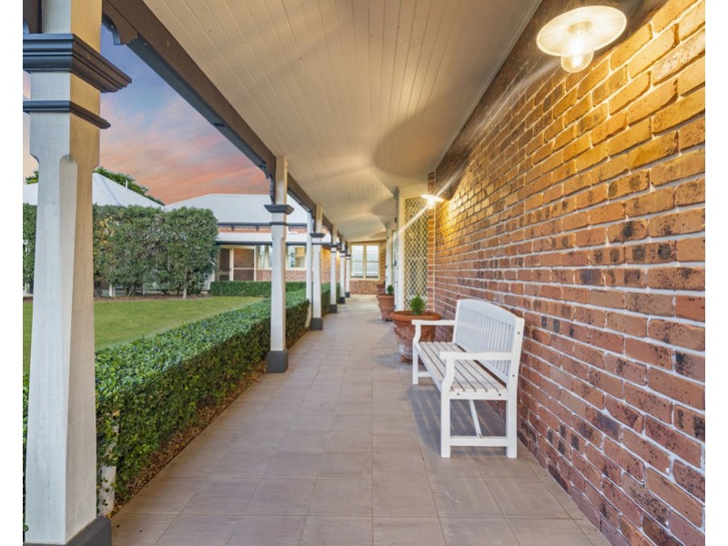 56 Nioka St, Brookfield QLD 4069