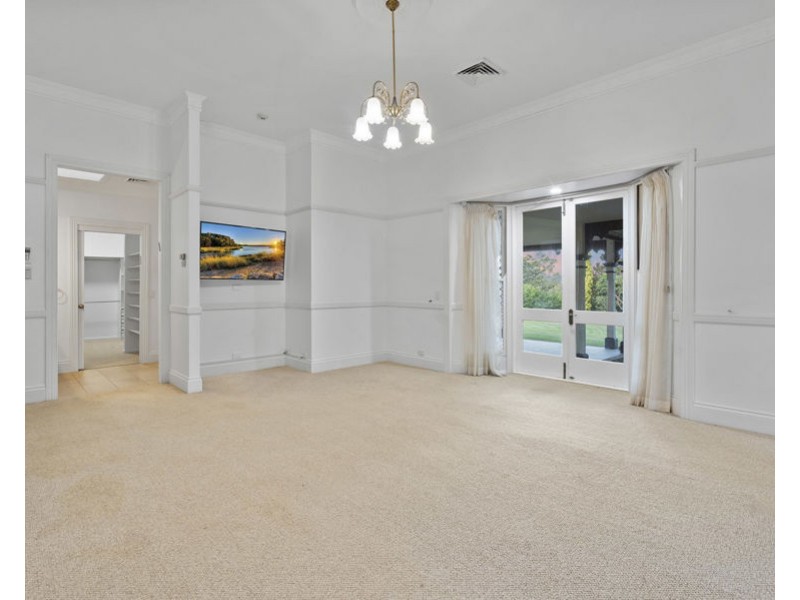 56 Nioka St, Brookfield QLD 4069