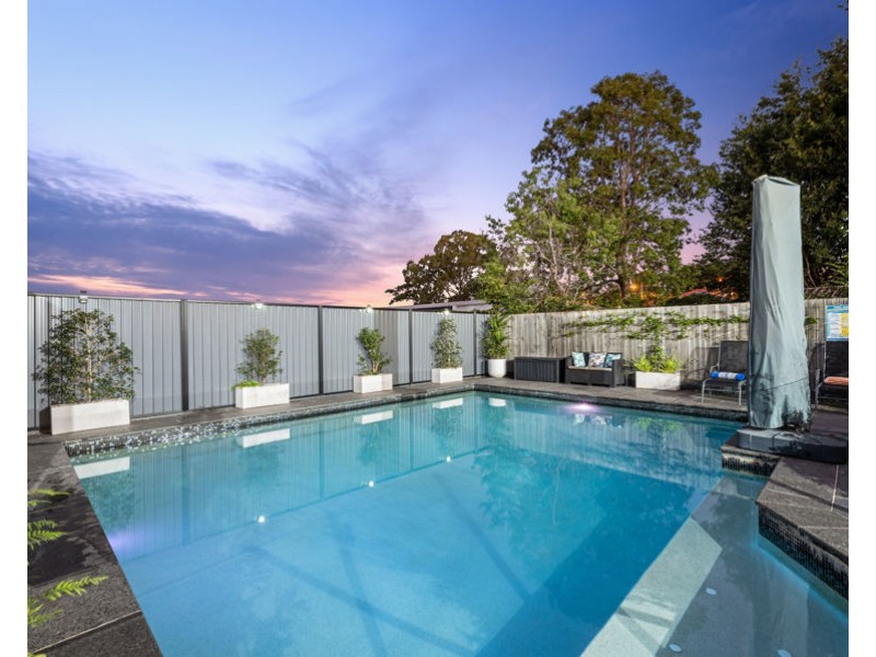 11 Kensington Avenue, Seven Hills QLD 4170