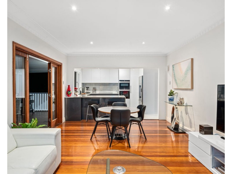 11 Kensington Avenue, Seven Hills QLD 4170