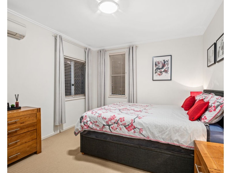 11 Kensington Avenue, Seven Hills QLD 4170