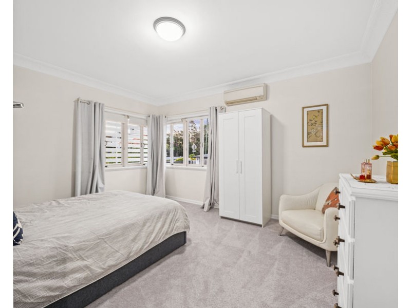 11 Kensington Avenue, Seven Hills QLD 4170