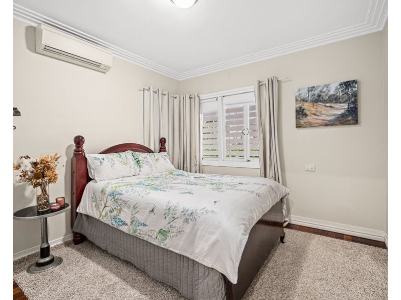 11 Kensington Avenue, Seven Hills QLD 4170