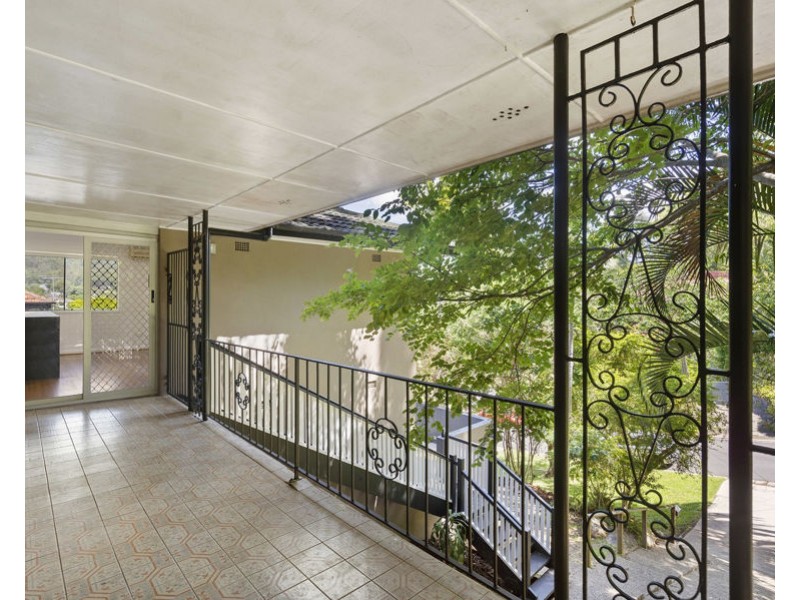 17 Flynn st, Holland Park West QLD 4121