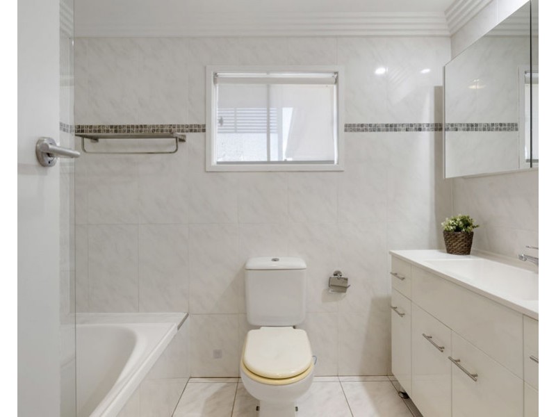 17 Flynn st, Holland Park West QLD 4121