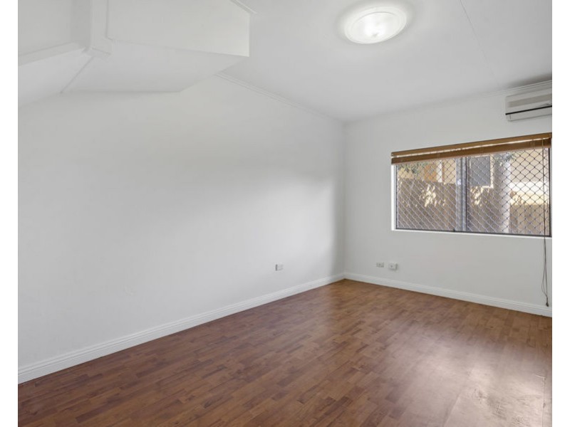 17 Flynn st, Holland Park West QLD 4121