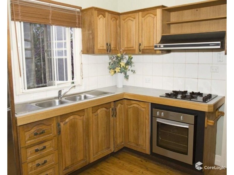 8 Avesnes Street, Holland Park QLD 4121