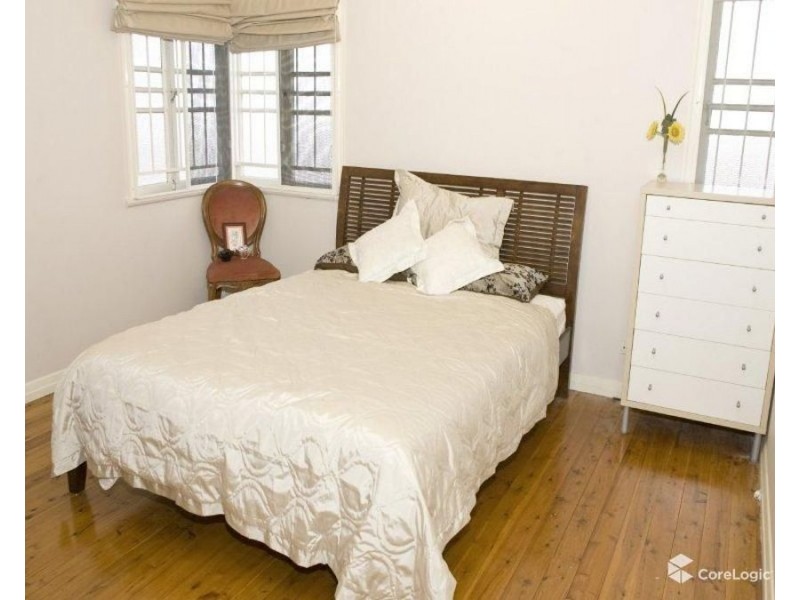 8 Avesnes Street, Holland Park QLD 4121