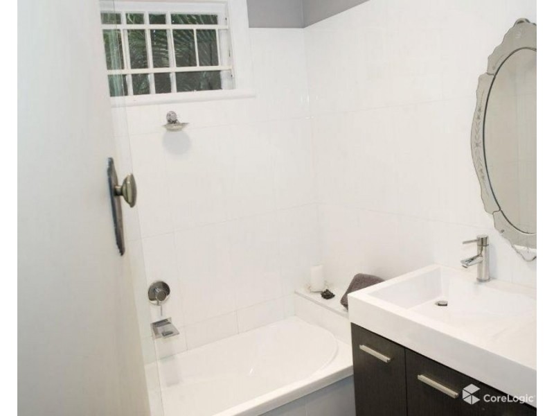 8 Avesnes Street, Holland Park QLD 4121