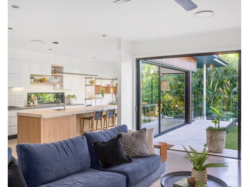 18 Pelham Street, Coorparoo QLD 4151
