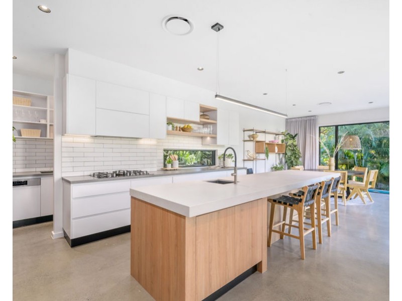18 Pelham Street, Coorparoo QLD 4151