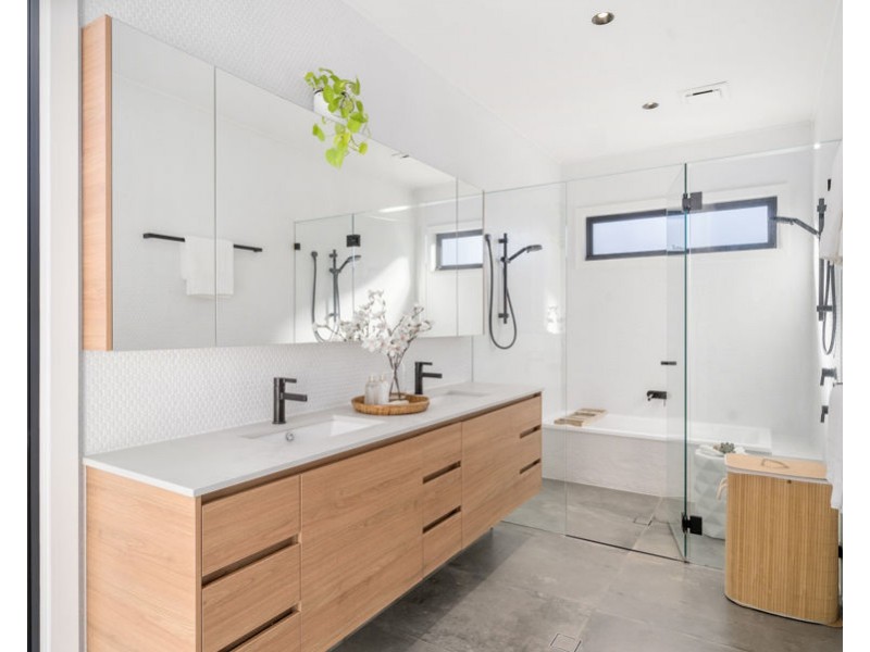 18 Pelham Street, Coorparoo QLD 4151